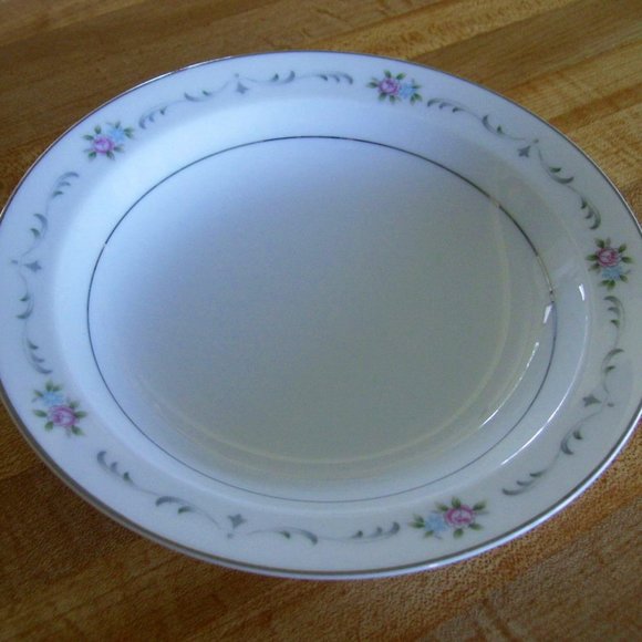 Wyndham Valencia Rim Soup Bowl 364 Floral Porcelain Platinum Trim - Picture 1 of 4